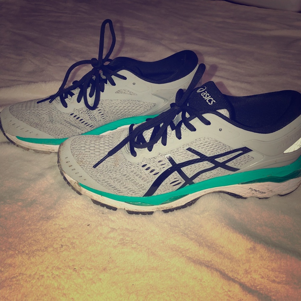 ASICS SIZE 9.5 SNEAKERS MAKE ME AN OFFER